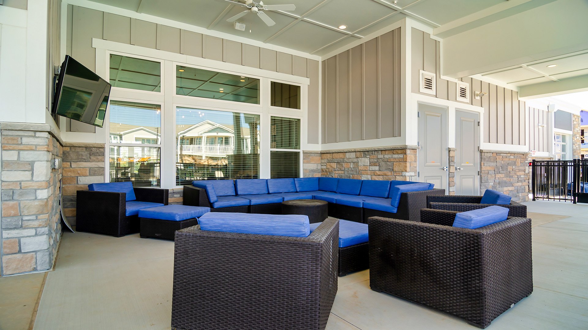 Photos & Virtual Tours of Springs at Three Oaks in Crystal Lake, IL